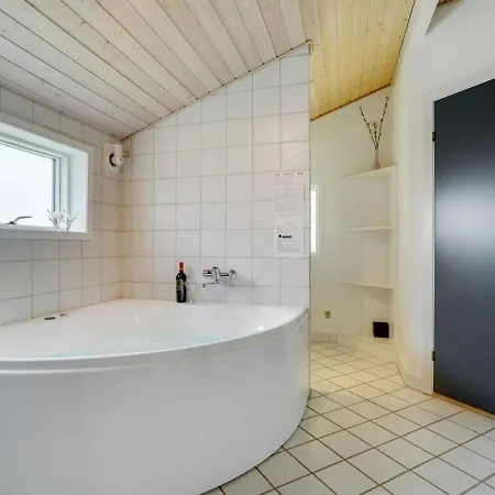Holiday Thove - 600m From The Sea In Western Jutland By Interhome