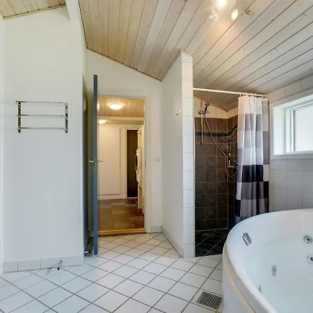Holiday Thove - 600m From The Sea In Western Jutland By Interhome Blavand